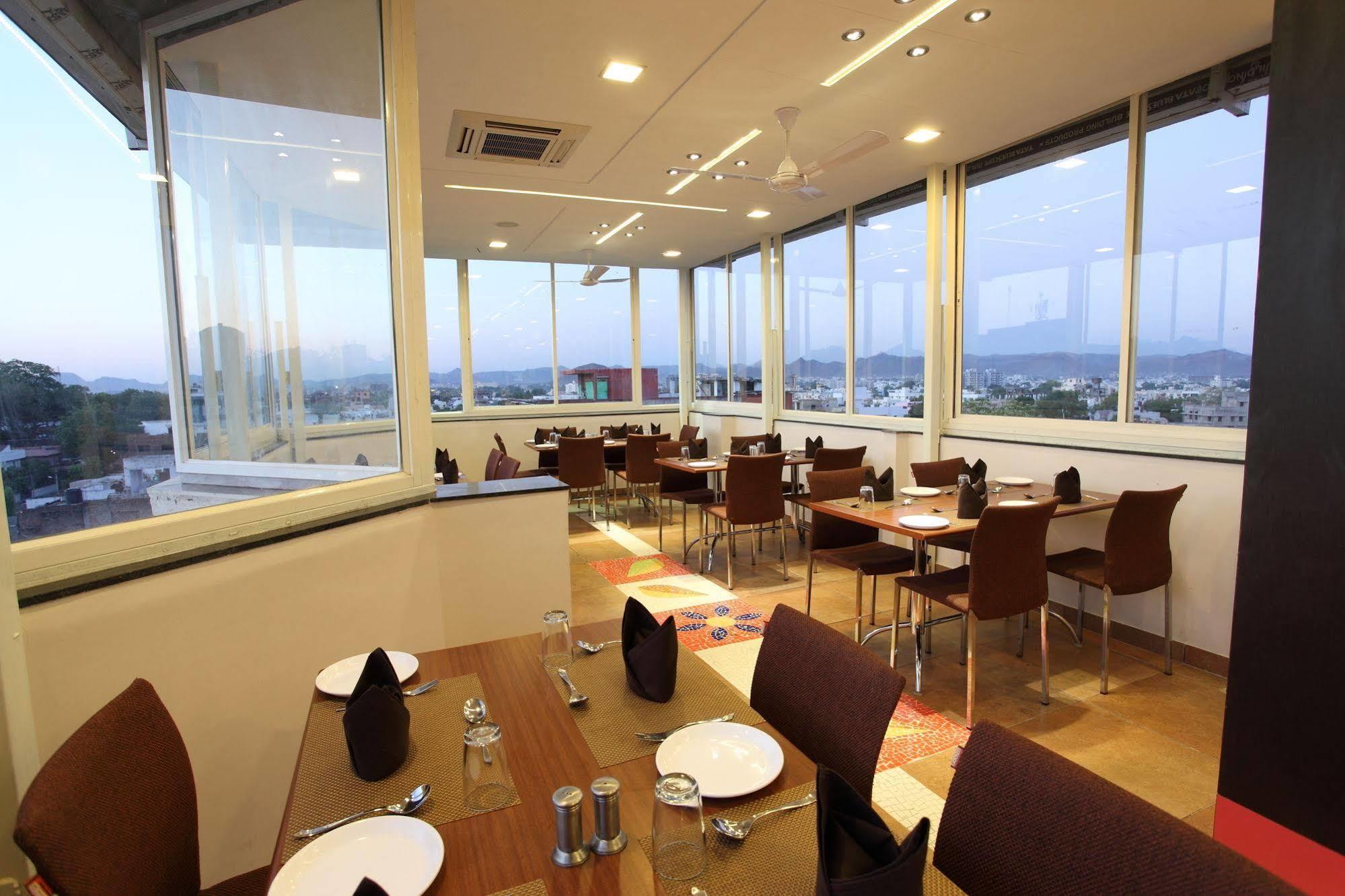 Hotel Dayal Udaipur Ngoại thất bức ảnh