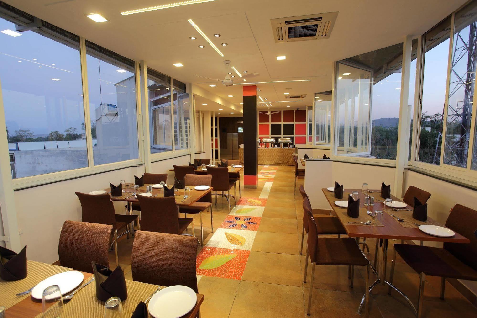 Hotel Dayal Udaipur Ngoại thất bức ảnh