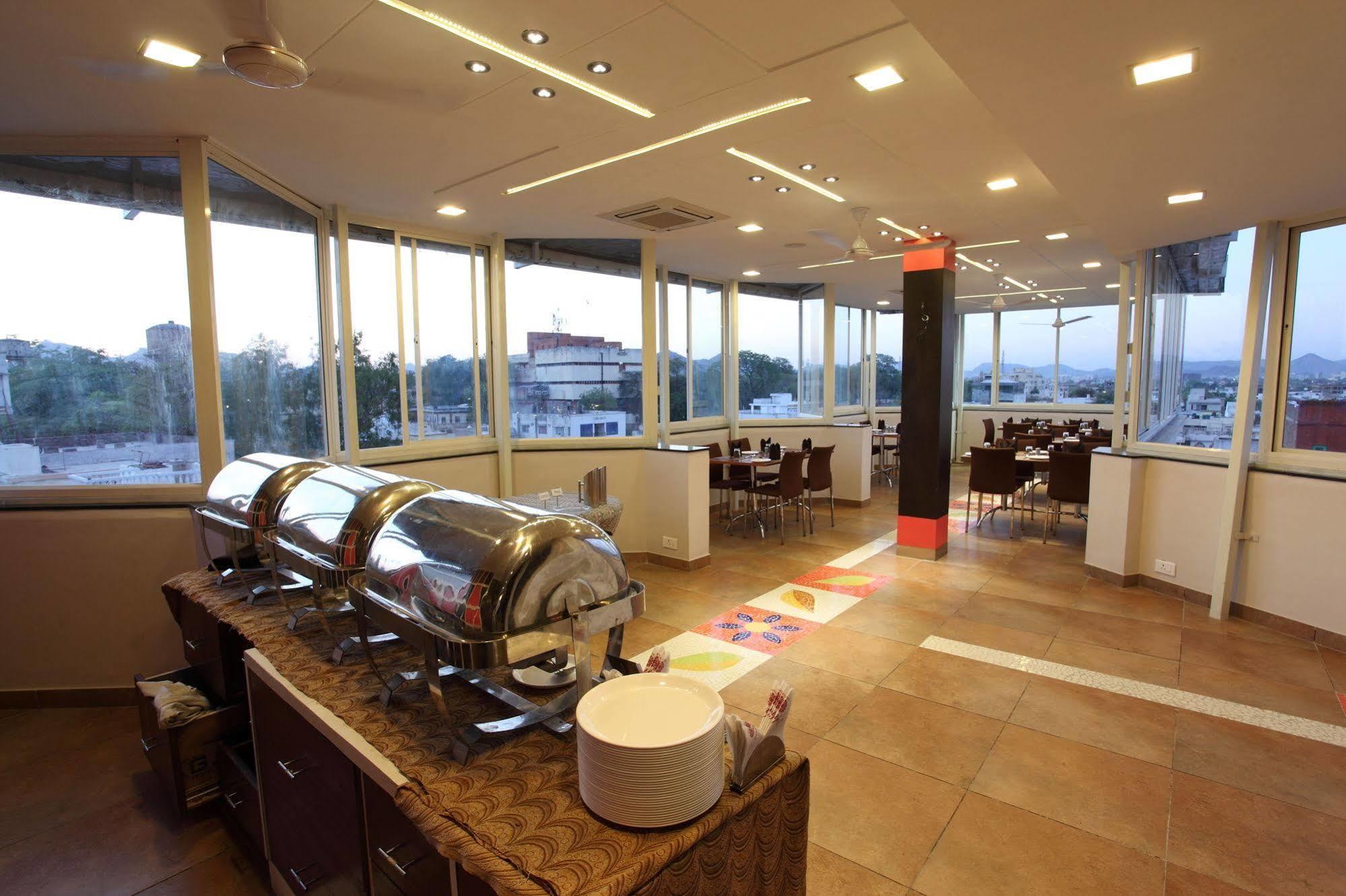 Hotel Dayal Udaipur Ngoại thất bức ảnh