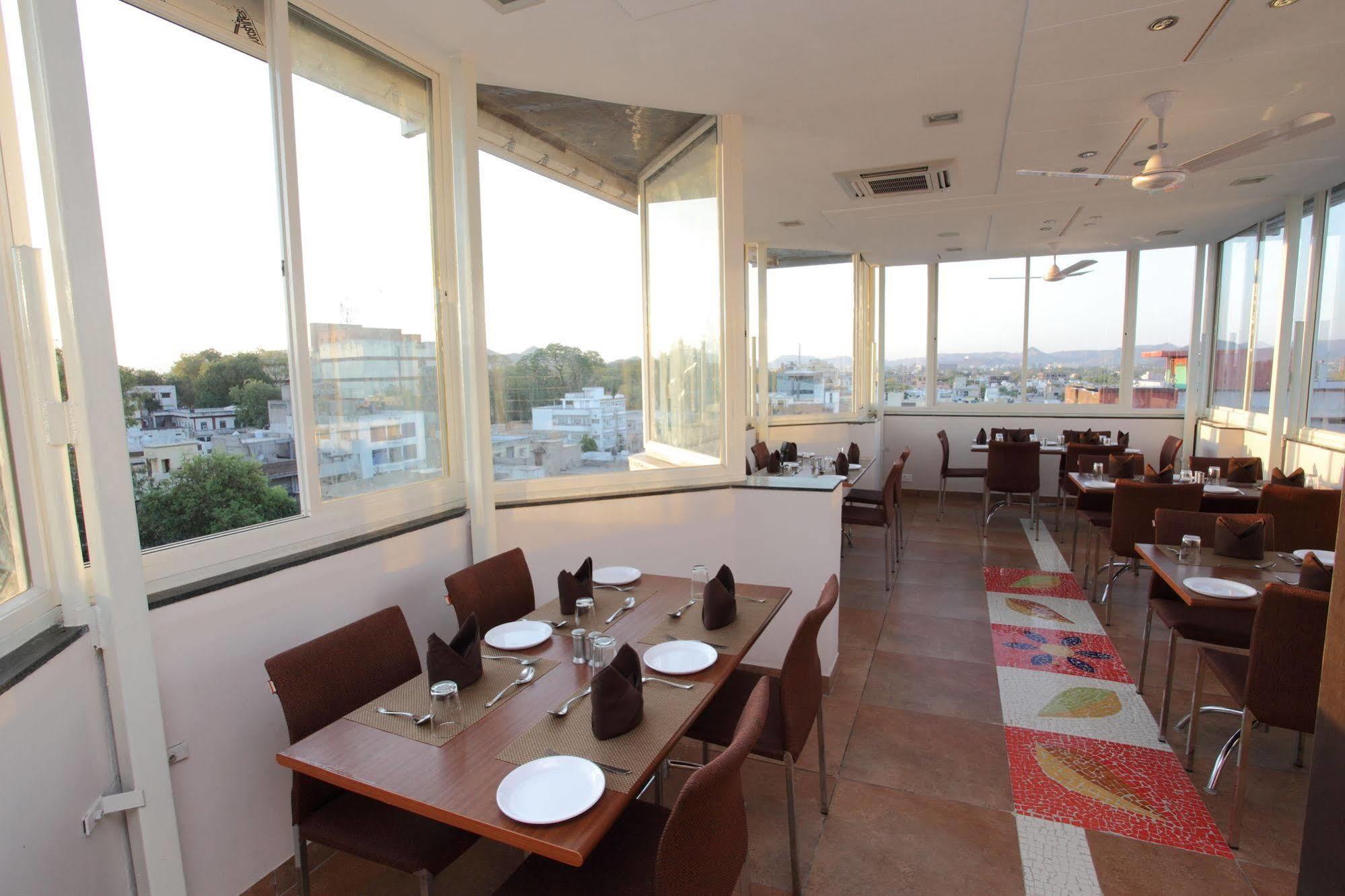 Hotel Dayal Udaipur Ngoại thất bức ảnh